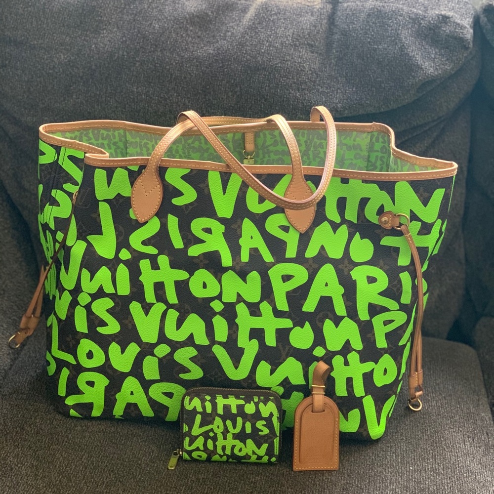 💚Limited Ed. Graffiti Bundle, Bag/ Wallet/Tag💚